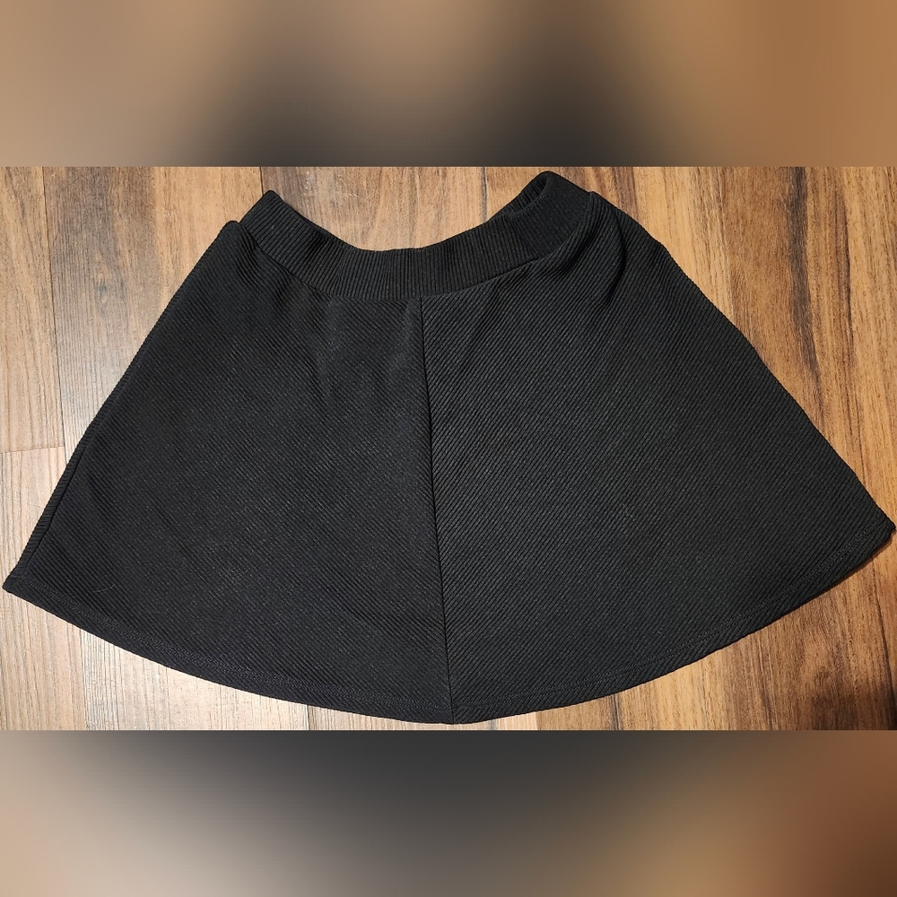 Girls Sz Sm (7/8) Joey B. Black Textured Mini Skirt w Elastic Waist, Worn Once